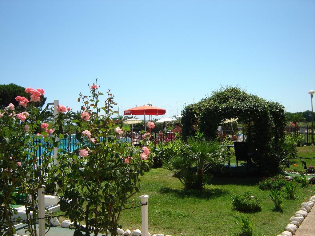 Elena Club Resort Silvi Marina Bagian luar foto