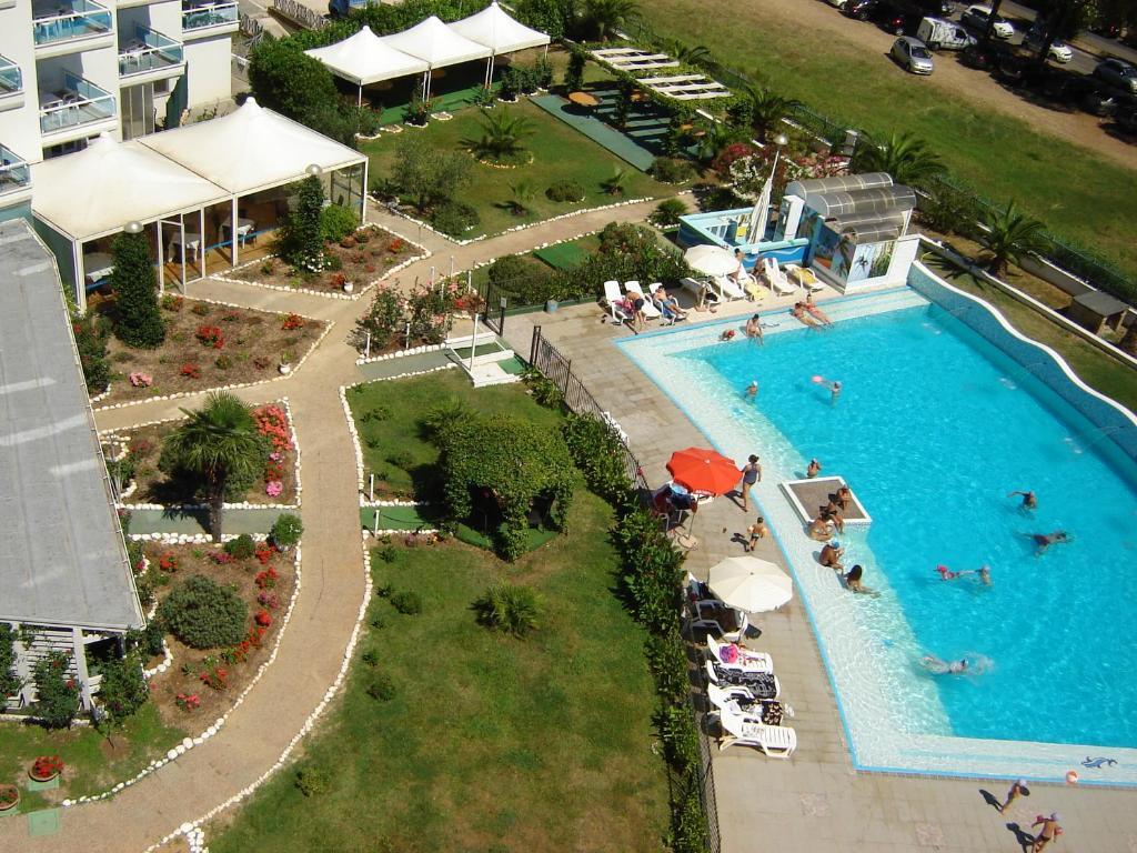 Elena Club Resort Silvi Marina Bagian luar foto